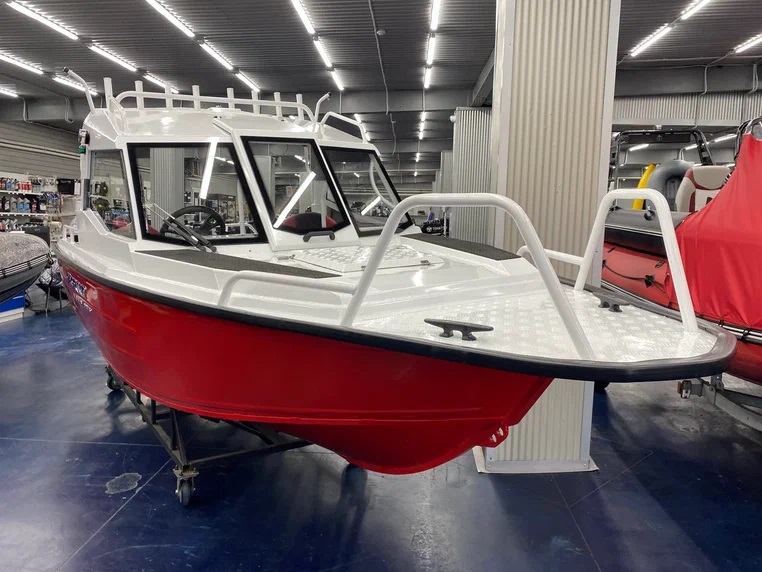 Мотолодка Беркут L-HT Open(Капот) комфорт L Мотолодка Беркут L-HT Open(Капот) комфорт L