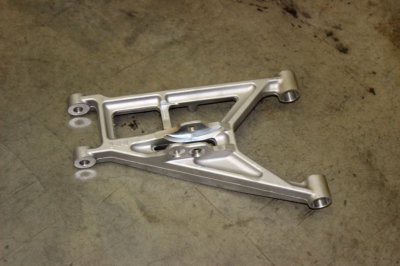 Рычаг подвески задний правый нижний алюминий CFMOTO X8 Рычаг подвески задний правый нижний алюминий CFMOTO X8