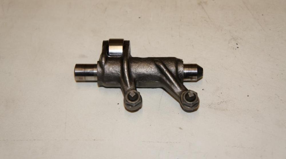 Рокер выпускных клапанов (коромысло) CFMOTO X8 (с 2017 года) Рокер выпускных клапанов (коромысло) CFMOTO X8 (с 2017 года)