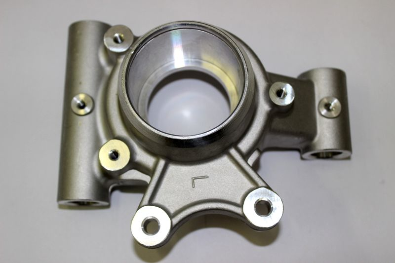 Кулак заднего колеса, левый CFMOTO Кулак заднего колеса, левый CFMOTO