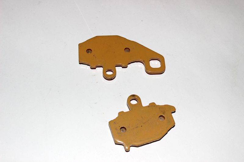 Тормозные колодки правые пара CFMOTO 650 NK Тормозные колодки правые пара CFMOTO 650 NK