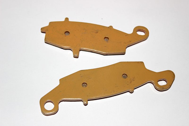 Тормозные колодки левые пара CFMOTO 650 NK Тормозные колодки левые пара CFMOTO 650 NK