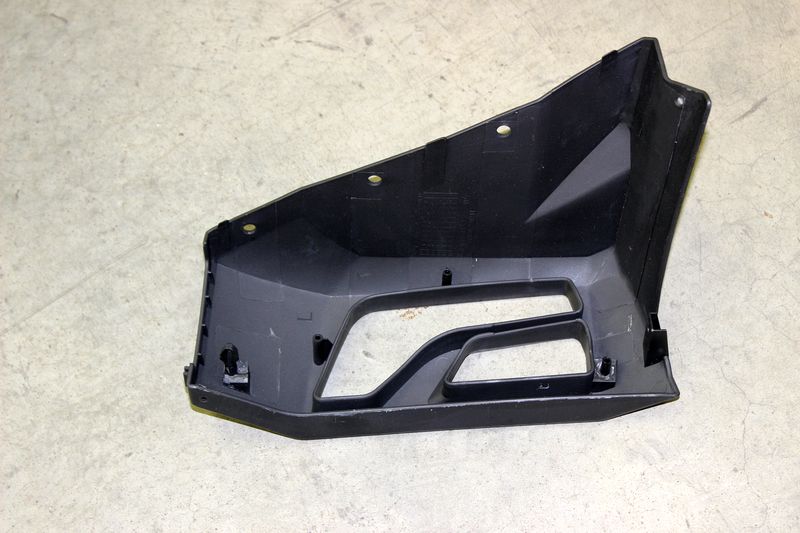 Облицовка заднего фонаря, левая CFMOTO U8 Облицовка заднего фонаря, левая CFMOTO U8