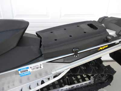 Канистра топливная экспедиционная 8,5 л (пластик) на тоннель снегохода BRP Ski-Doo/Lynx Канистра топливная экспедиционная 8,5 л (пластик) на тоннель снегохода BRP Ski-Doo/Lynx