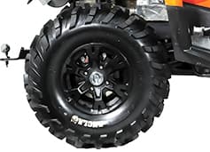 Колеса 27” с литыми дисками, шины с развитым грунтозацепом