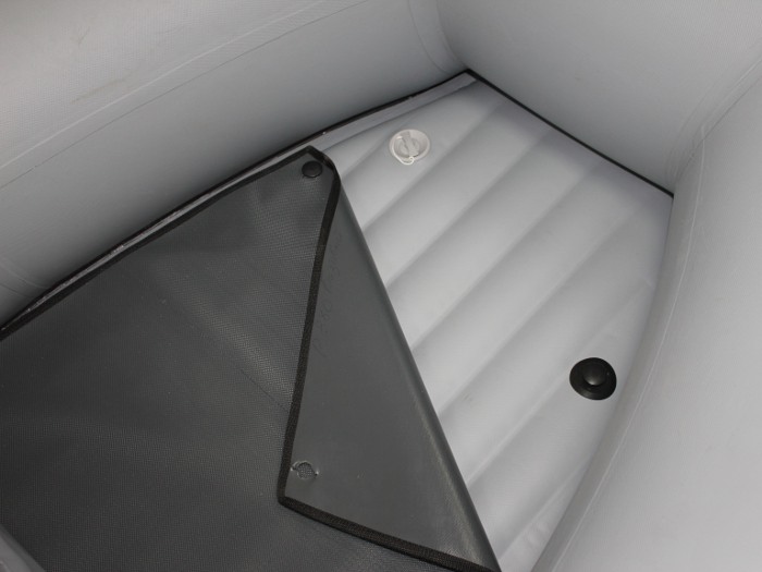 Коврик защитный в кокпит Bratan 380KL ПВХ нескользящий Коврик защитный в кокпит Bratan 380KL ПВХ нескользящий