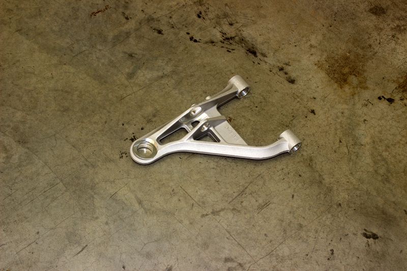 Рычаг передний правый верх CFMOTO X5 H.O, X6, X8 Рычаг передний правый верх CFMOTO X5 H.O, X6, X8